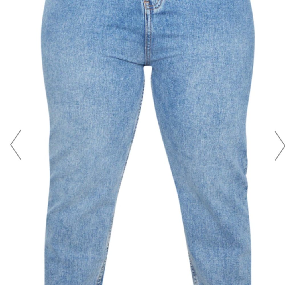 NWT PrettyLittleThing PLUS MID WASHED MOM JEANS Size: 12 - Picture 4 of 4